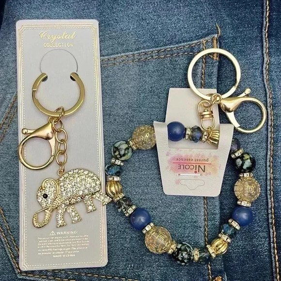 🆕 Bundle of 7 Keychains - Picture 5 of 5